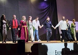 Saludo al público durante una de las actuaciones