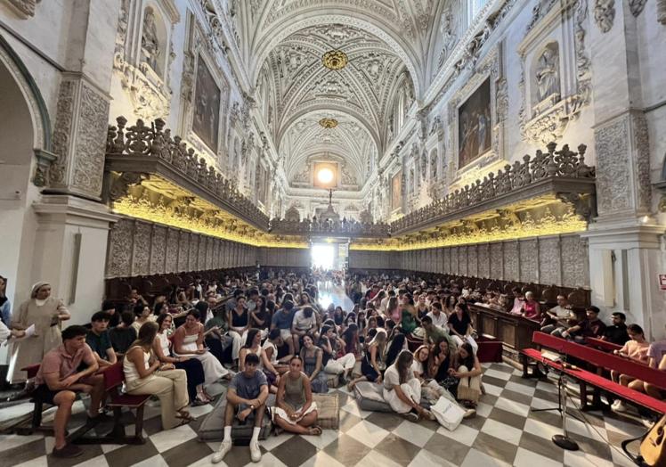 La Cartuja granadina ha sido el lugar donde todos los peregrinos celebraron el envío presidido por el Arzobispo de Granada acompañado por un gran número de sacerdotes y religiosos