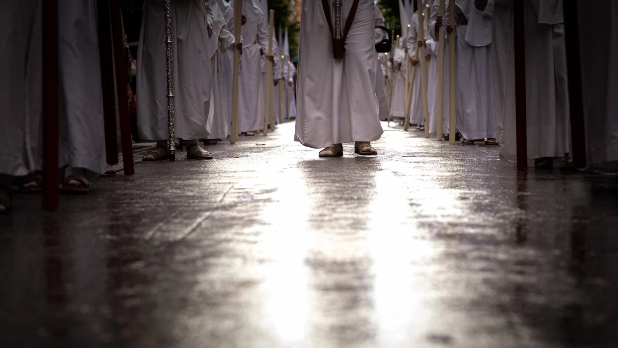 Nazarenos del Despojado este Domingo de Ramos antes de la suspensión de la Estación de Penitencia