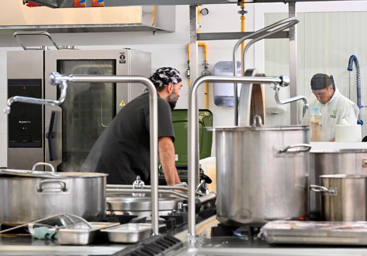 La nueva cocina de los Centros Sociales de Diputación ha contado con más de 416.000 euros de inversión