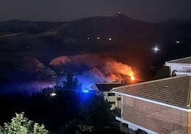 Incendio en Dílar durante la noche del pasado domingo.