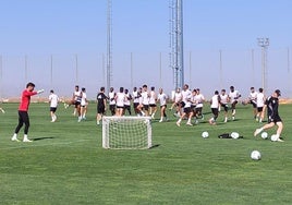 La plantilla nazarí se ejercita en la Ciudad Deportiva antes de emprender el viaje a San Pedro del Pinatar.