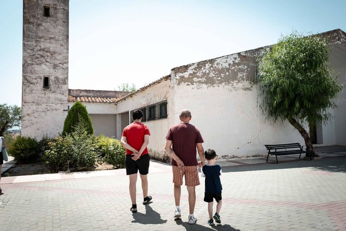 Dentro de la iglesia de Granada okupada por Bernardo