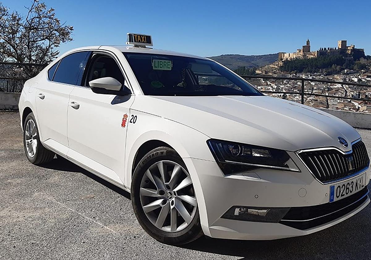 Andalucía supera el centenar de rutas de transporte público a la demanda para atender las zonas rurales