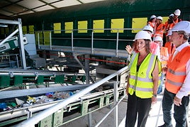 Catalina García, en la visita a una planta de biorresiduos.