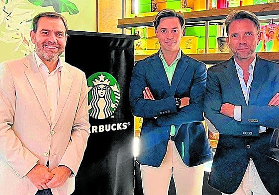 El director gerente de Cámara Granada, Joaquín Rubio; el director de Talento de Alsea Europa, Ignacio Castillo, y el responsable de Formación de Cámara y Ediae, Cipriano Palomar.