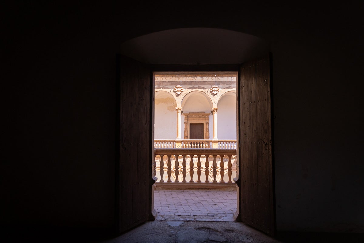Las imágenes del interior del Castillo de la Calahorra y el acto de adquisición