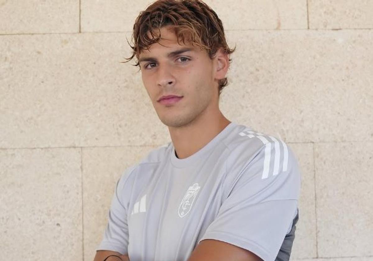 Primera imagen de Jorge Pascual como nuevo futbolista del Granada.