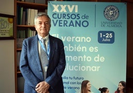 Juan Capel en la sede del Colegio Oficial de Ingenieros Técnicos Agrícolas de Almería.