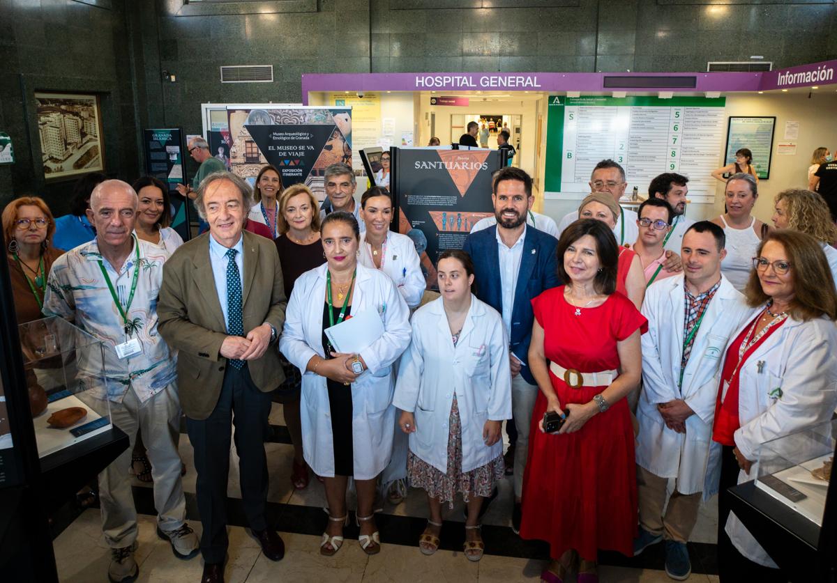 El Arqueológico de Granada acerca al Hospital Virgen de las Nieves la exposición 'El museo se va de viaje'