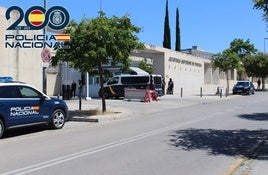 Cercan a un ladrón que robaba en una obra y lo pillan cuando huía con las herramientas