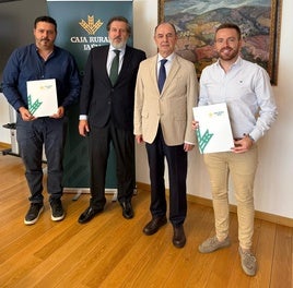 Marco Antonio Bernal Gómez, Luis Jesús García-Lomas Pousibet, Juan Núñez Pérez y Enrique Carreras Fresno tras la firma del acuerdo.