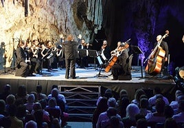 La orquesta Concerto Málaga (aquí, en un concierto ofrecido en la Cueva de Nerja), es la residente del Fiapmse.