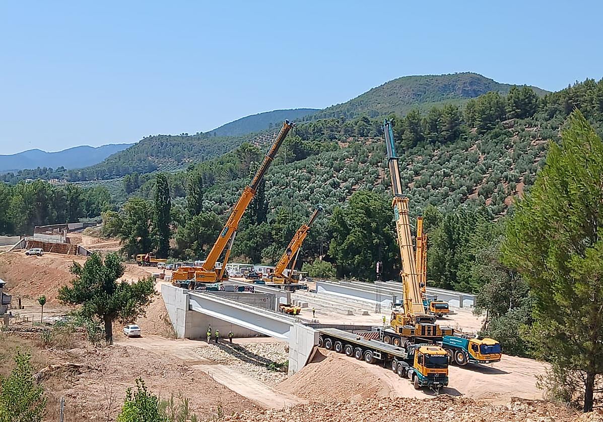 Imagen de las grúas en la zona de las obras.