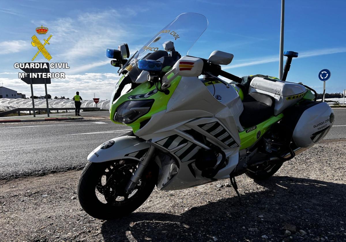 La Guardia Civil encuentra en Granada al conductor fugado que provocó la caída de unos ciclistas en Níjar