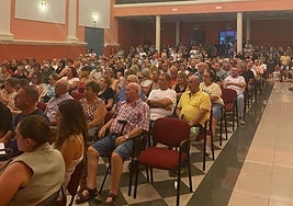Vecinos de Castilléjar, en la reunión con el alcalde y la plataforma