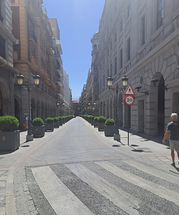 Imagen secundaria 2 - Granada, desierta.