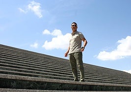 David Fandila, en las escaleras del Palacio deCongresos.