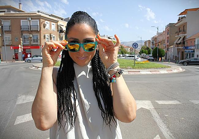 Rosa, con otras gafas.