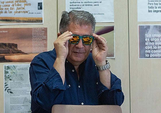 Manuel Martín, el Defensor de la Ciudadanía, en su despacho de la calle Horno de San Matías.