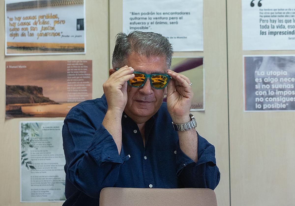 Manuel Martín, el Defensor de la Ciudadanía, en su despacho de la calle Horno de San Matías.