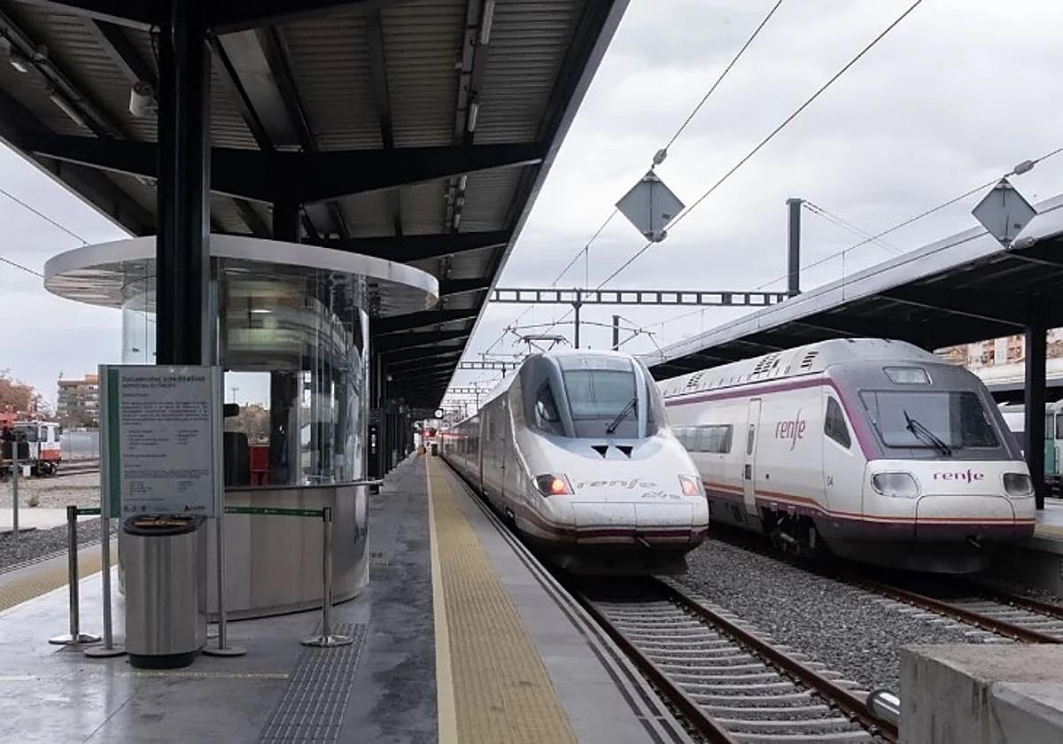 El 'periplo' del tren madrugador retrasado: «Es un desastre»