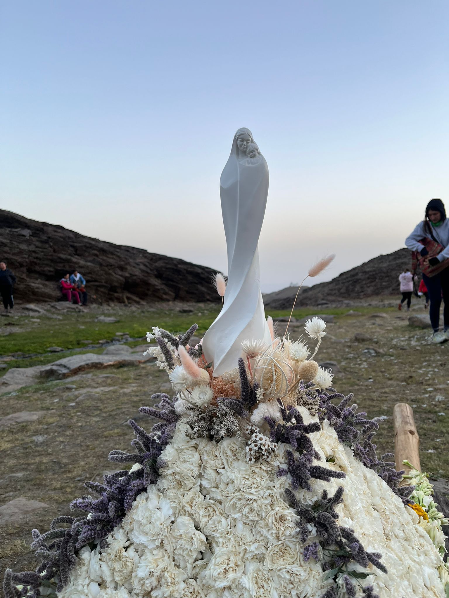 Las bellas imágenes de la romería más alta de España