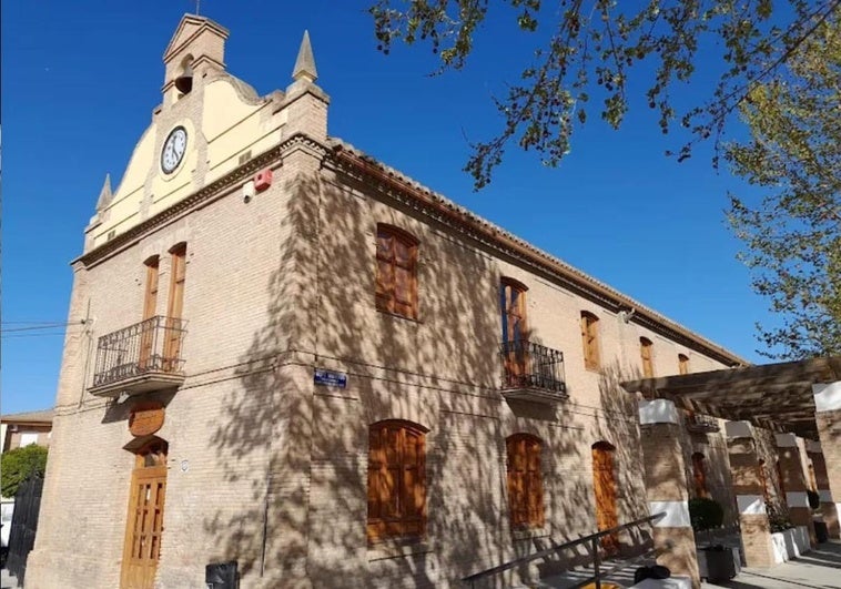 Un hostel con cinco habitaciones frente a la casa natal de Lorca en Fuente Vaqueros