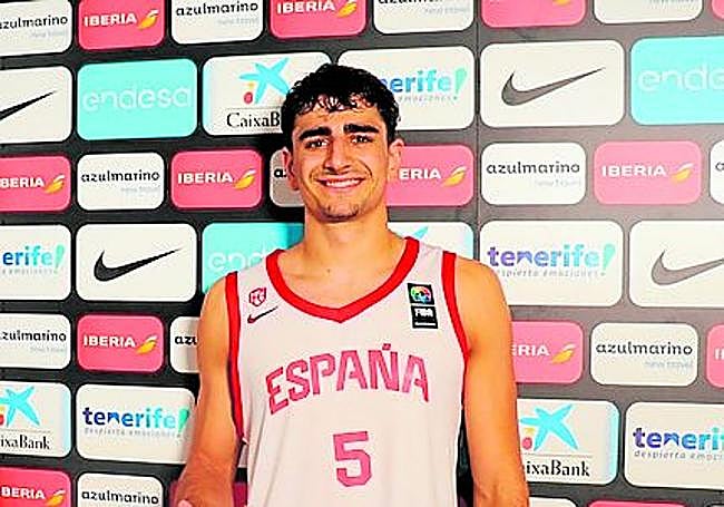 Cárdenas da sus primeros pasos con la selección española.