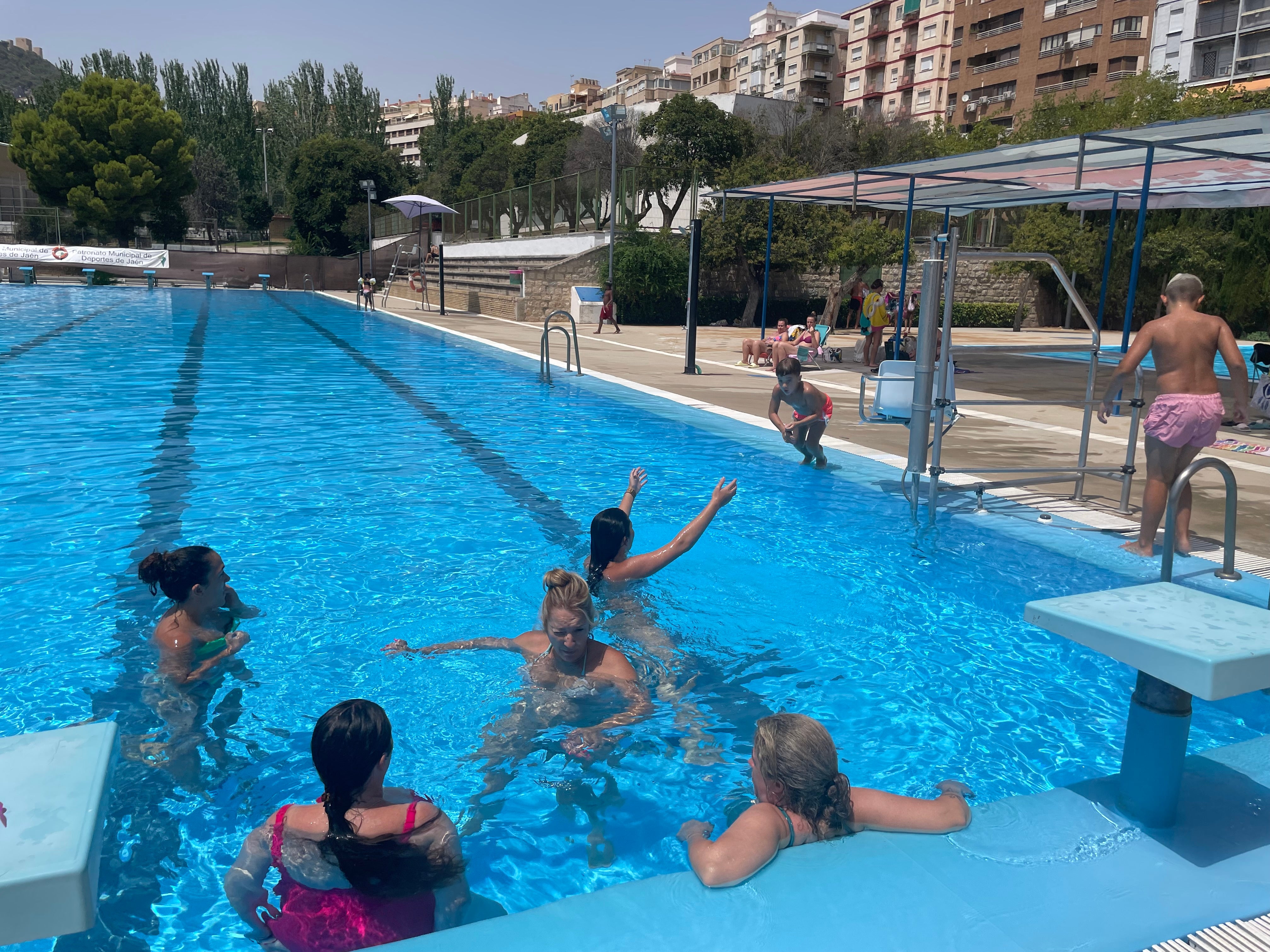 Así capean los jinenses el calor extremo