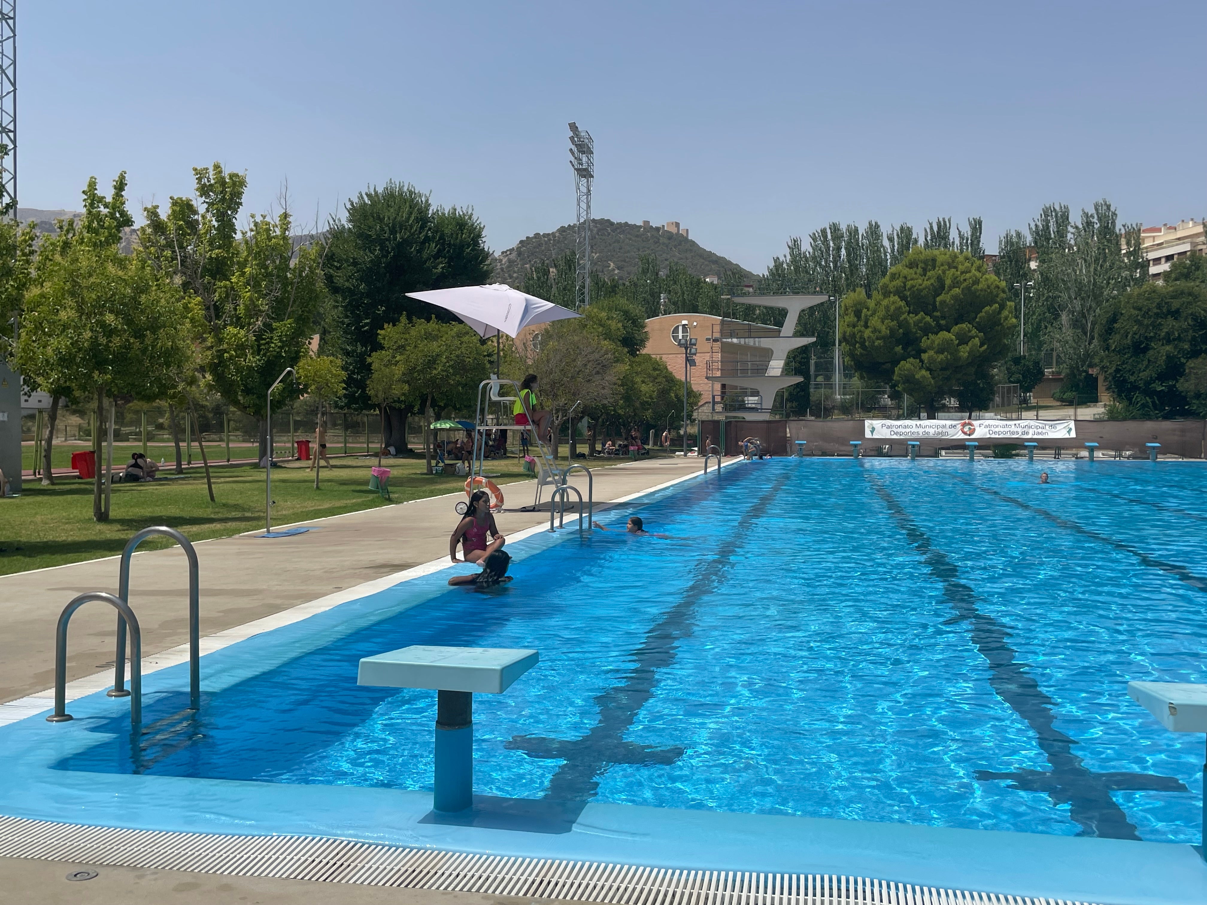 Así capean los jinenses el calor extremo