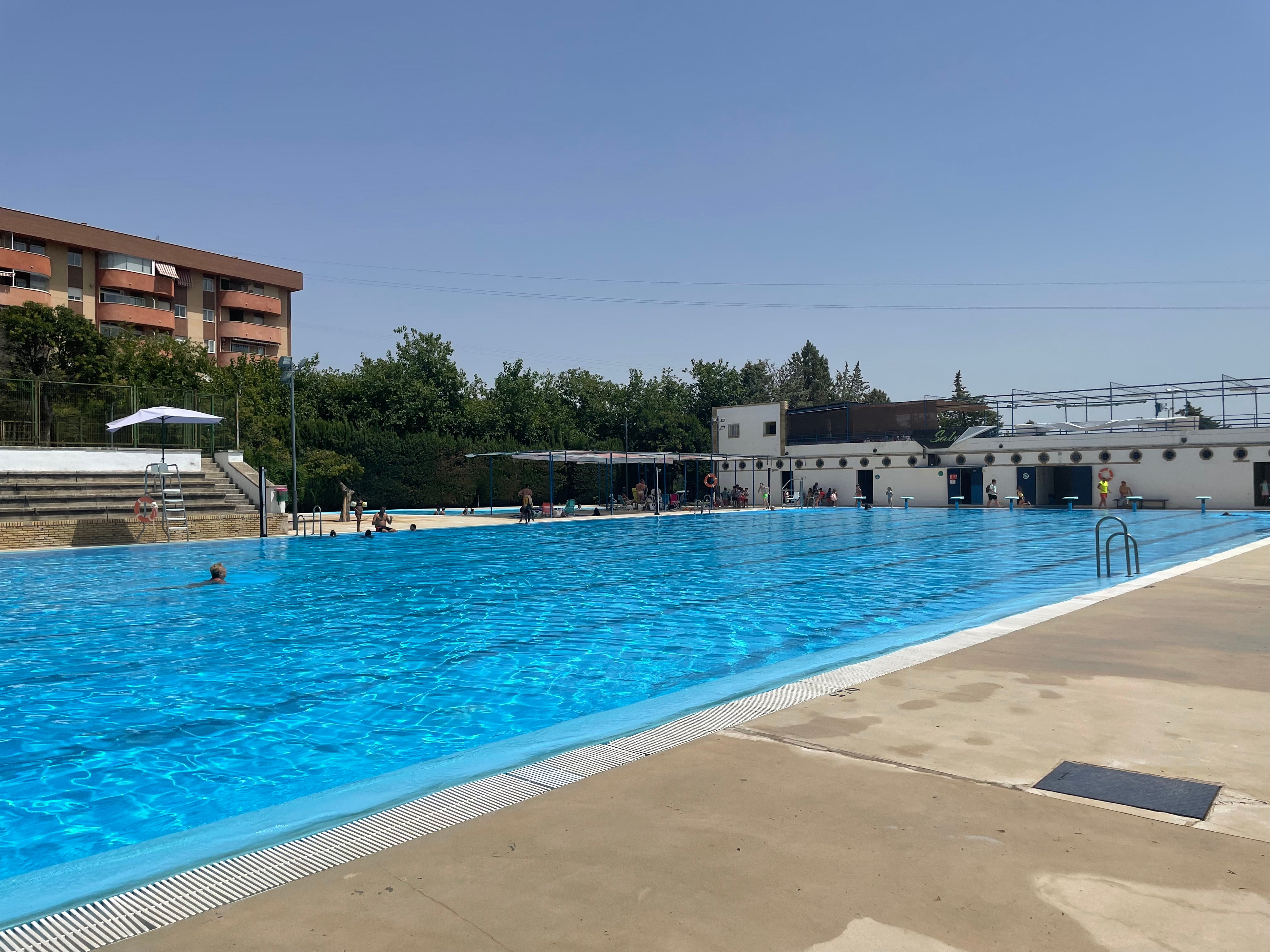 Así capean los jinenses el calor extremo