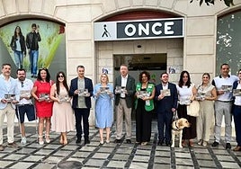 Foto de familia del Grupo Social ONCE en Granada.