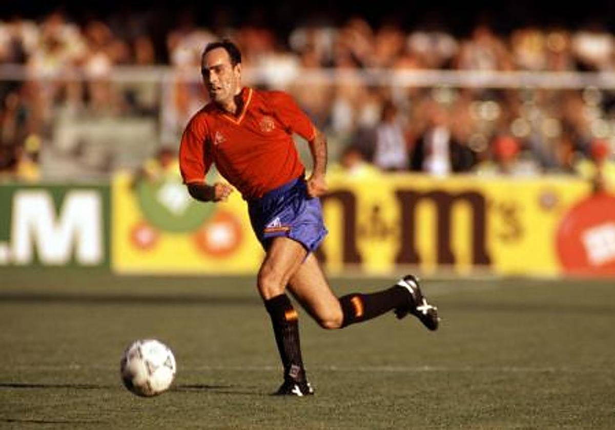 El granadino Rafa Paz, en uno de lospartidos del Mundial de Italia 90. .