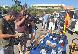 Droga y armas incautadas en la operación 'Olea'.