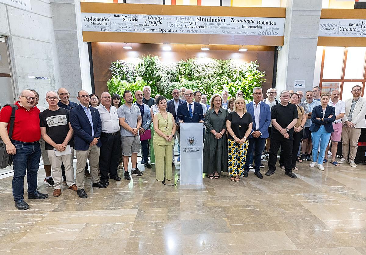 Parte del equipo vinculado al grado de inteligencia artificial de la Universidad de Granada, con Pedro Mercado al frente.
