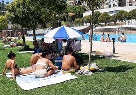 Imagen de archivo de una piscina.