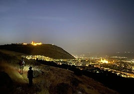 Participantes en otra nueva actividad de la vía ferrata nocturna 'Fuente de la Peña'.