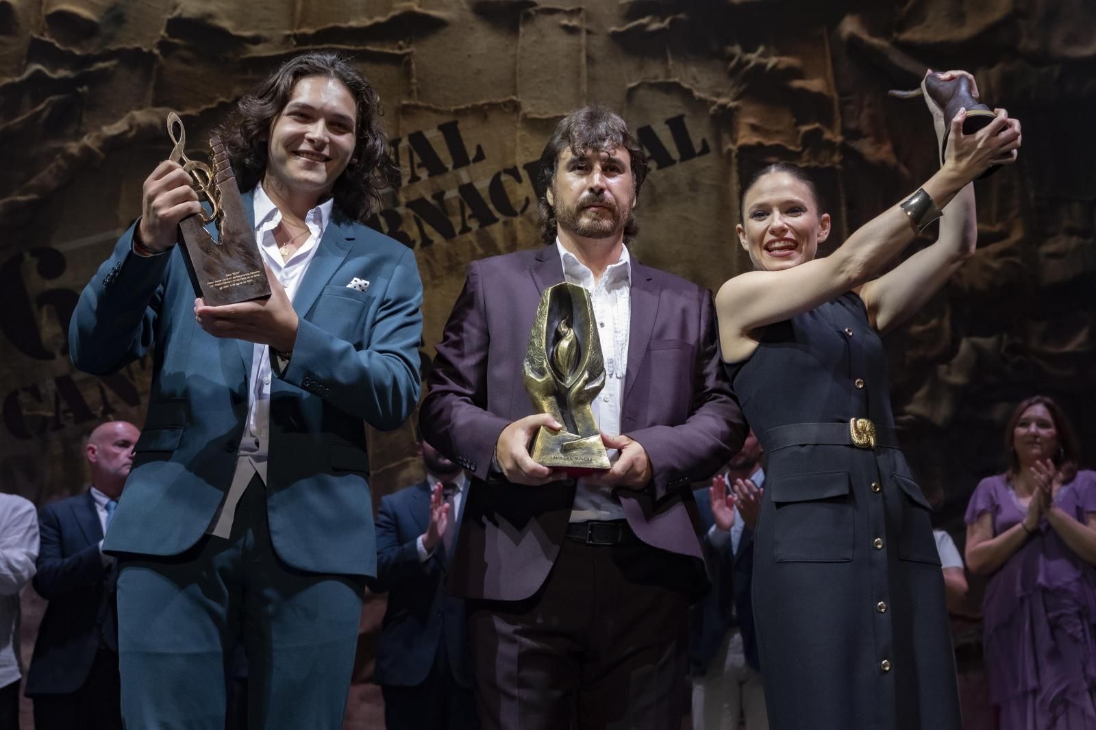 José Carlos Esteban-Hanza Fernández, Gregorio Moya Lara y Salomé Ramírez Almagro posan con sus respectivos premios