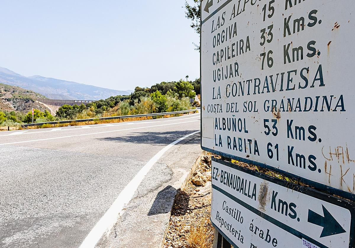 Señalización donde se informa sobre la Costa del Sol granadina.