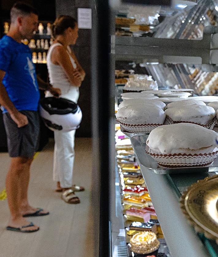 Imagen secundaria 2 - Desvío a la Alpujarra en la Venta de las Angustias, pestiños de Vélez Benaudalla y tortas reales de Motril.