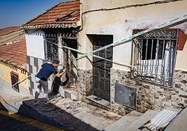 Vivienda quemada en Pinos Puente.