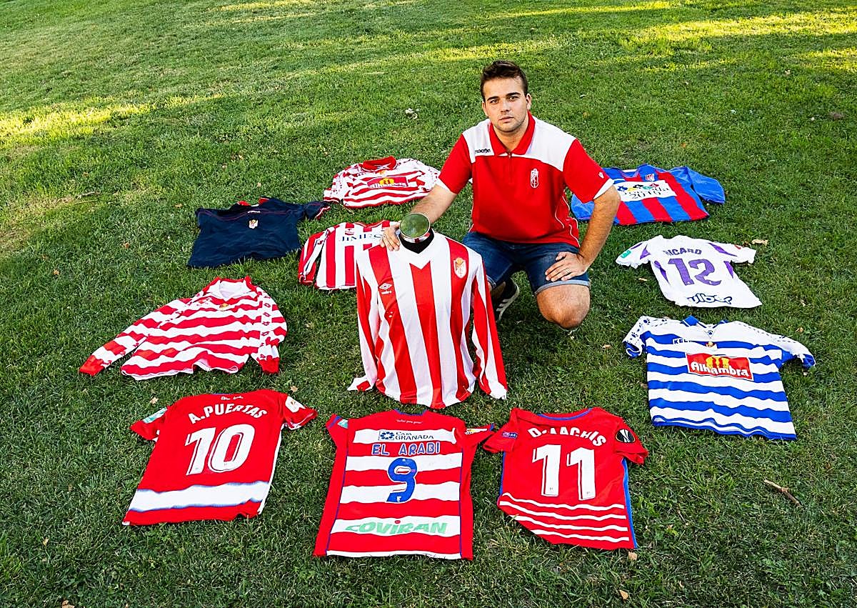 Imagen secundaria 1 - Los coleccionistas nazaríes, junto a sus piezas más destacadas. 