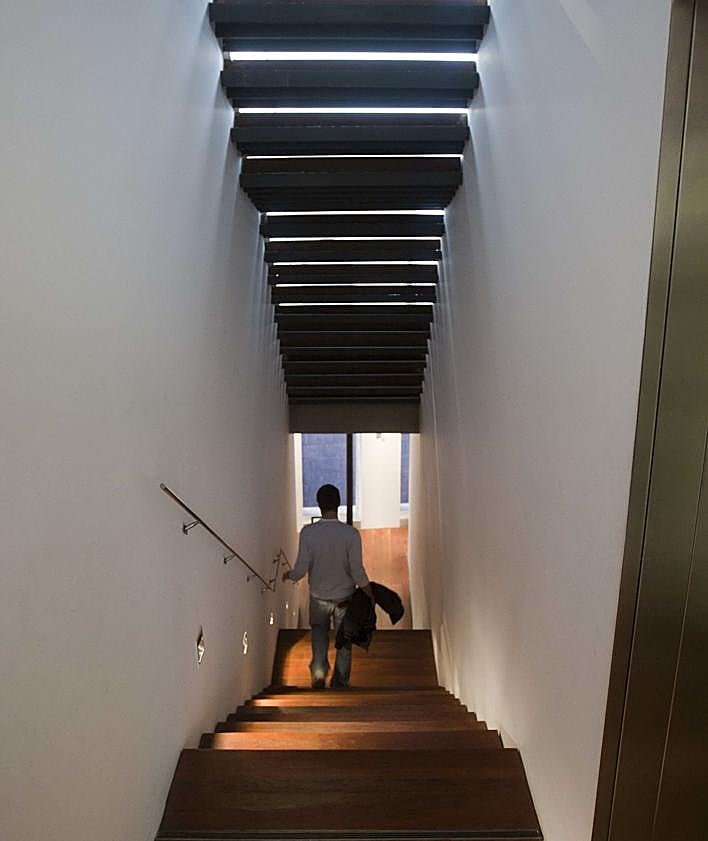 Imagen secundaria 2 - La iglesia del Sagrario; un poema original de Lorca, en el Centro Lorca; y las escaleras del Centro José Guerrero. 