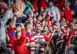 Aficionados del Granada en Los Cármenes.