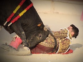 Espigares es prendido por el tercer novillo