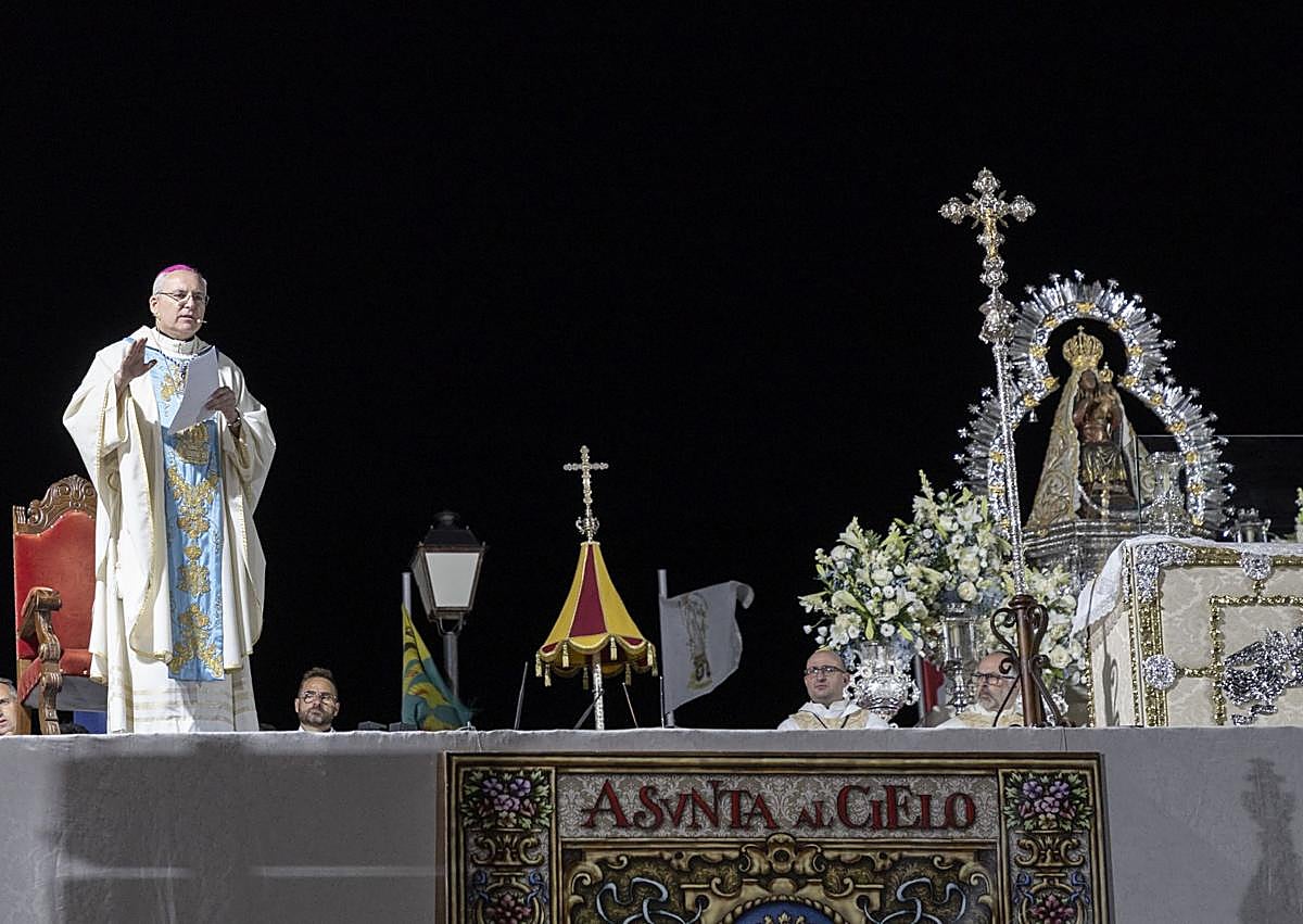 Imagen secundaria 1 - Fieles a una devoción mariana centenaria