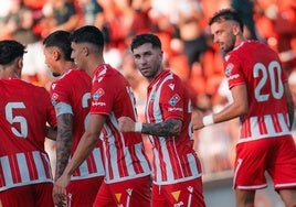 Embarba celebrando un gol en el UD Almería Stadium