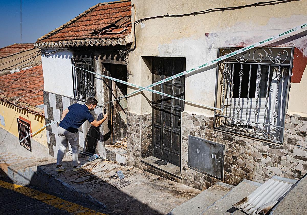 Vivienda quemada en Pinos Puente.