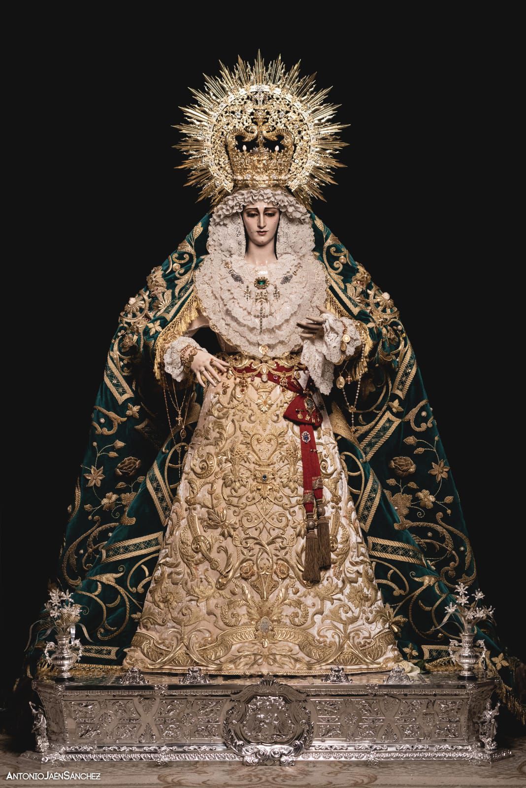 Imagen secundaria 1 - La Virgen de las Penas de Cádiz para su Besamanos con motivo de la Asunción
